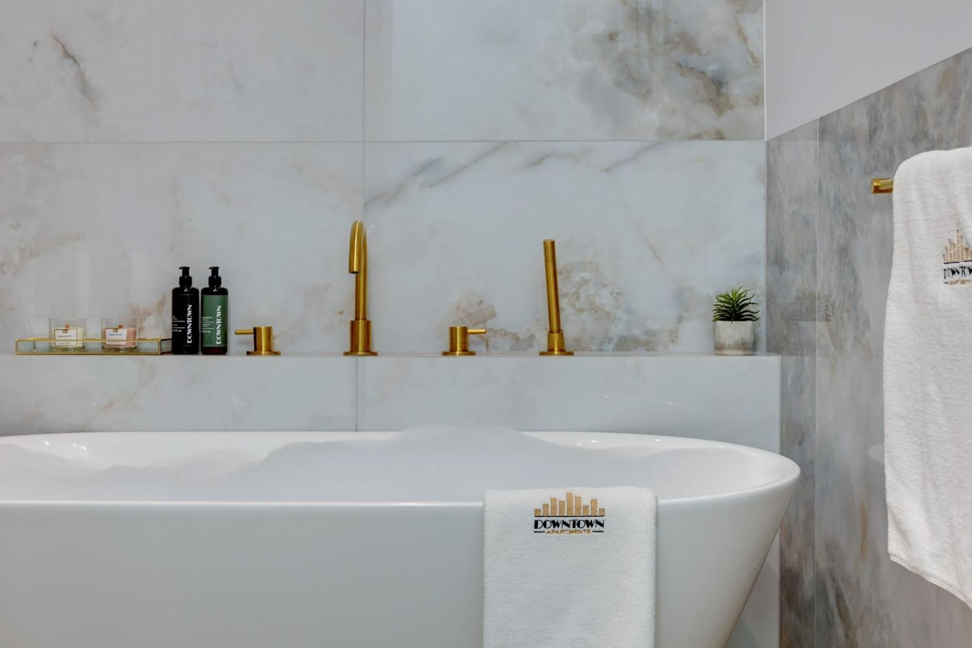 Doki Living & Foodhall By Downtown Apartments Gdansk Room photo